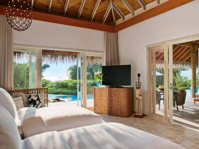 Three Bedroom Beach Sunset Villa with Private Pool