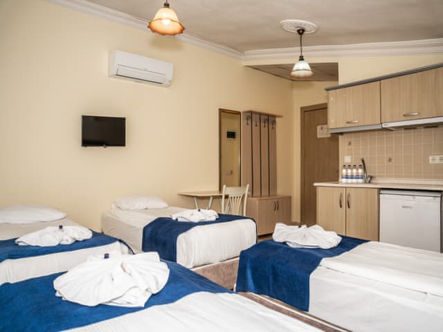 Standart Dört Kişilik Oda