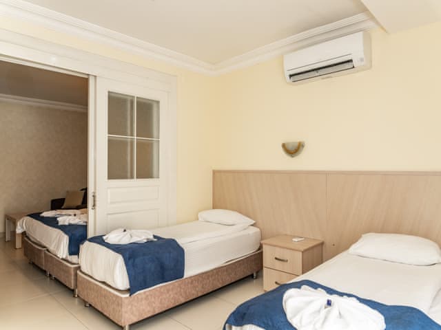 Standart Dört Kişilik Oda