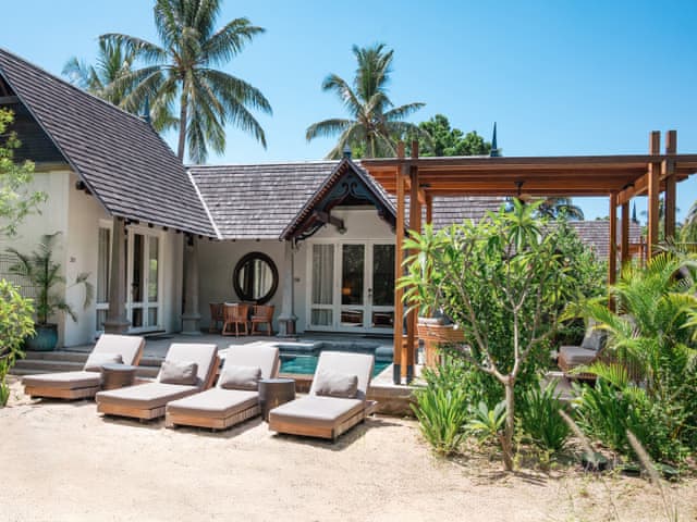 2 Bedroom Beachfront Suite Pool Villa