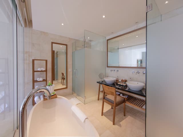 Junior Süit Balkonlu (Bahçe manzaralı)