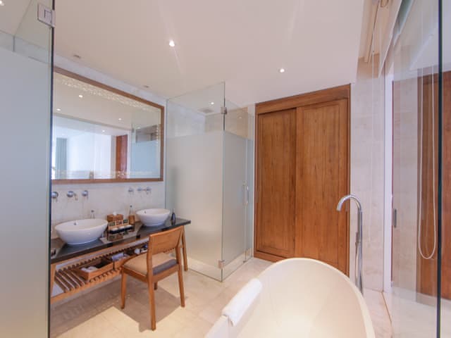 Junior Süit (Deniz manzaralı)