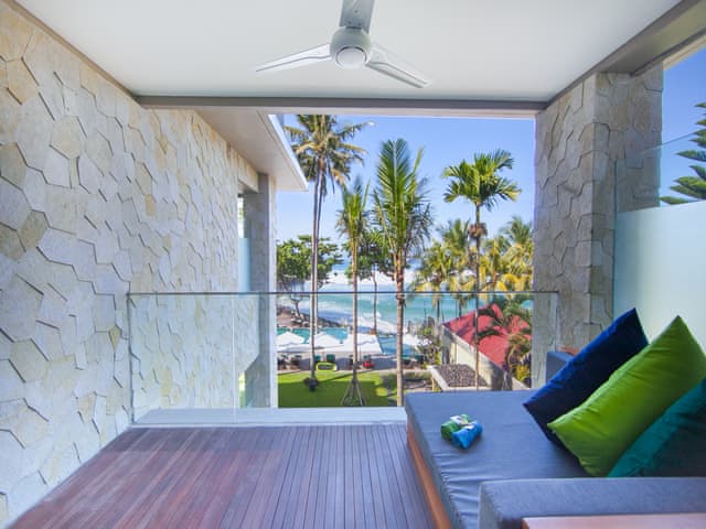 Junior Süit (Deniz manzaralı)