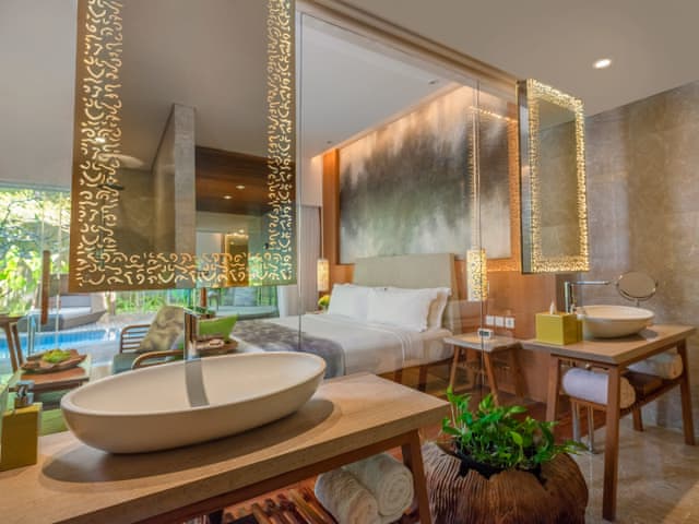 Impressive Lagoon Pool Suite - 2 Double Beds