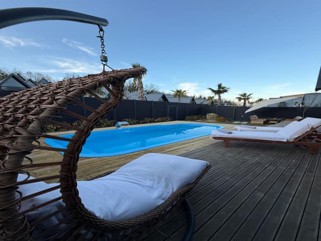 Superior Özel Havuzlu Bungalov