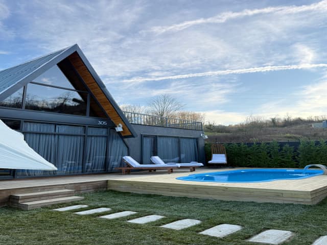 Delüks Özel Havuzlu Bungalov