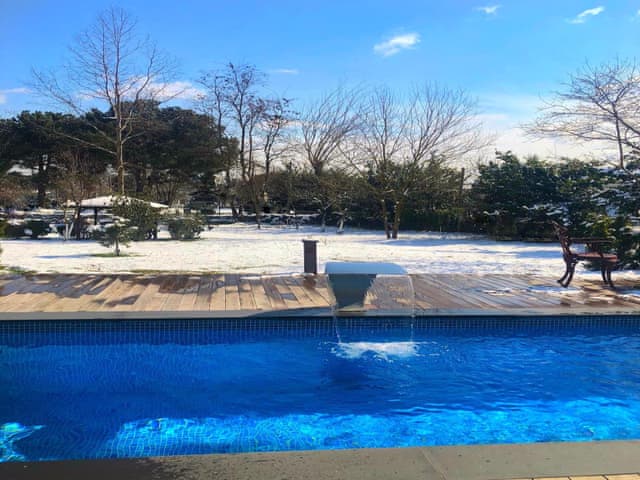 Junior Luxury Heated-Pool Villa