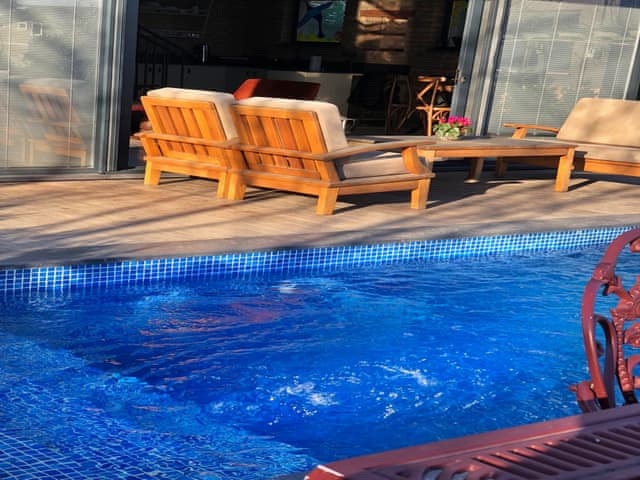 Junior Luxury Heated-Pool Villa