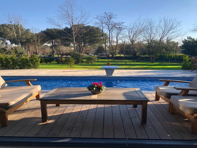 Junior Luxury Heated-Pool Villa