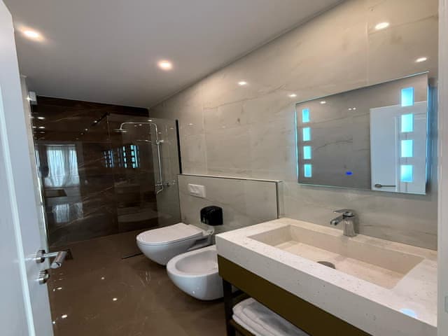 Klasik Üç Kişilik Oda