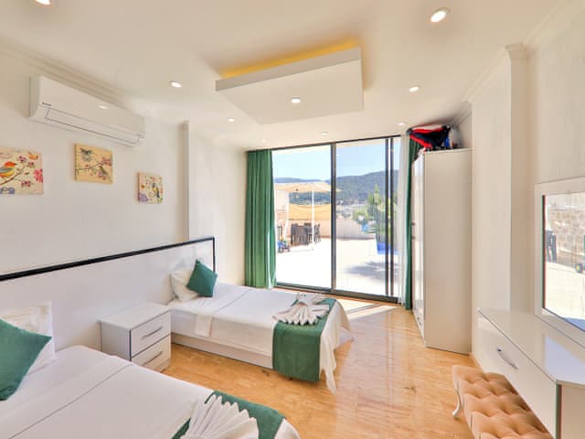 Havuzlu 2 yatak odalı Villa