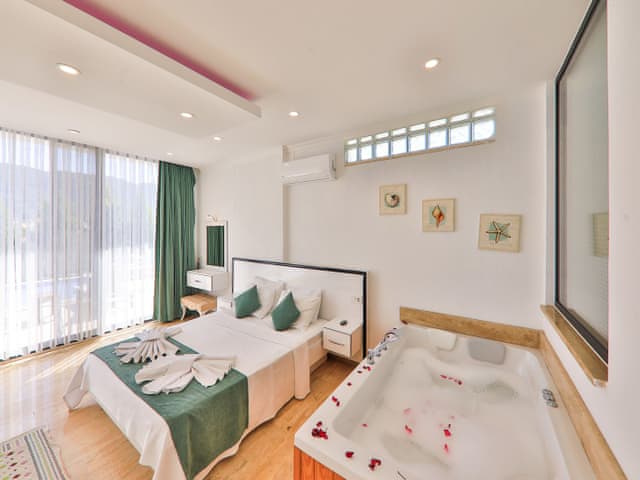 Havuzlu 2 yatak odalı Villa