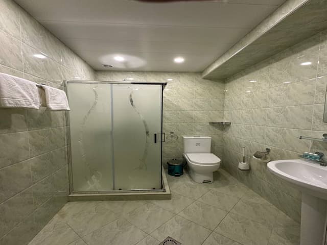 Dört Kişilik Oda (Şehir manzaralı)