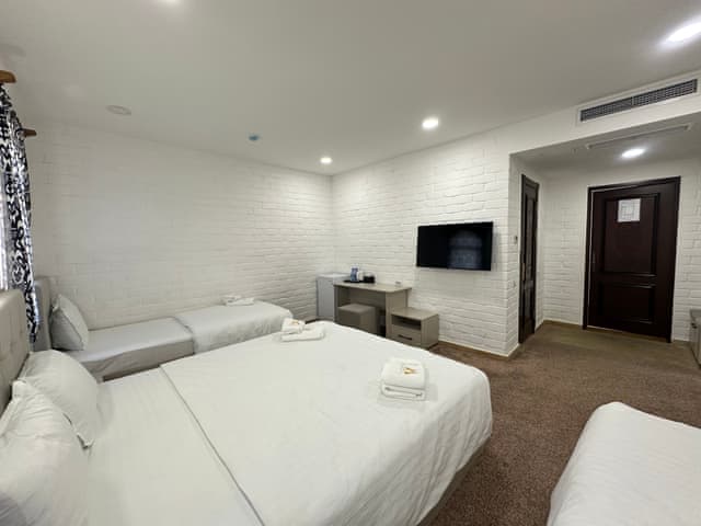 Dört Kişilik Oda (Şehir manzaralı)