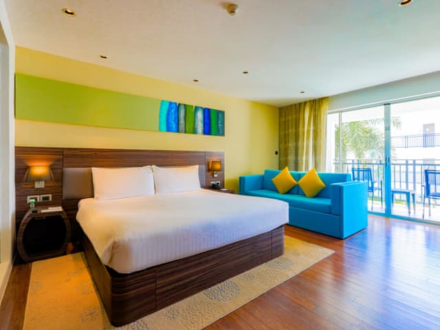 1 King 1 Bunk Family Suite