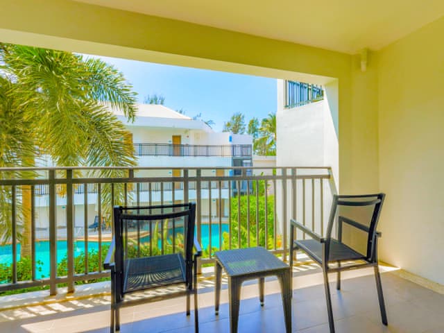 1 King 1 Bunk Family Suite