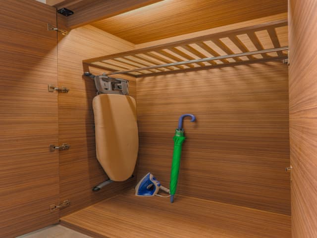 1 King 1 Bunk Family Suite