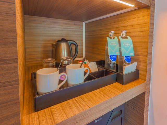 1 King 1 Bunk Family Suite