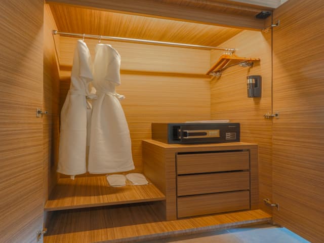 1 King 1 Bunk Family Suite