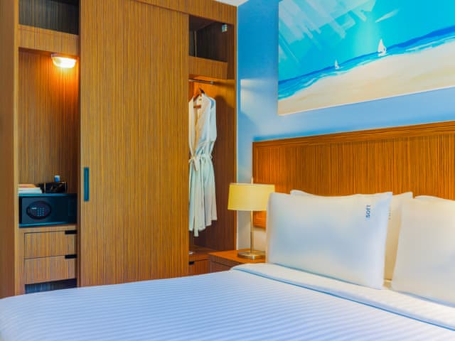 1 King Bed And 1 Bunk Bed Suite