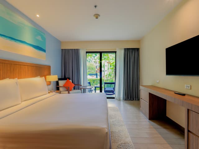 1 King Bed Suite Room