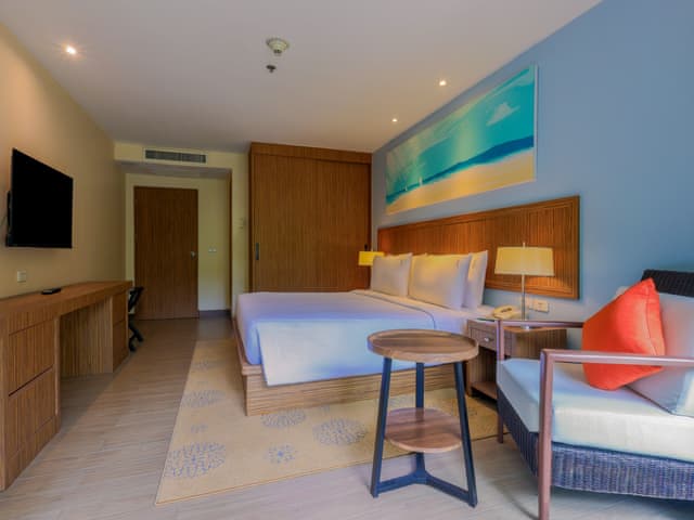 1 King Bed Suite Room