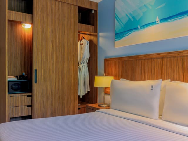 1 King Bed Suite Room