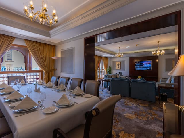 Royal 4 Yatak Odalı Süit - Mescid-i Nebevi Manzaralı