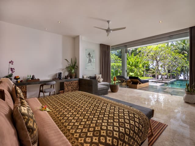 Havuzlu Plaj Villası