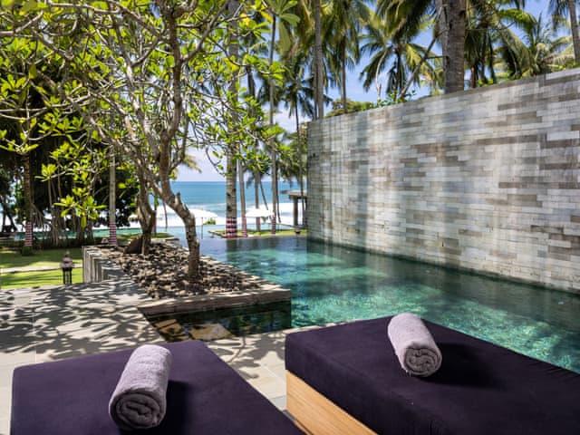 Havuzlu Plaj Villası