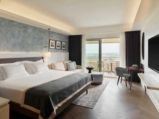 Delüks Oda Yan Deniz Manzaralı & Havuz Manzaralı