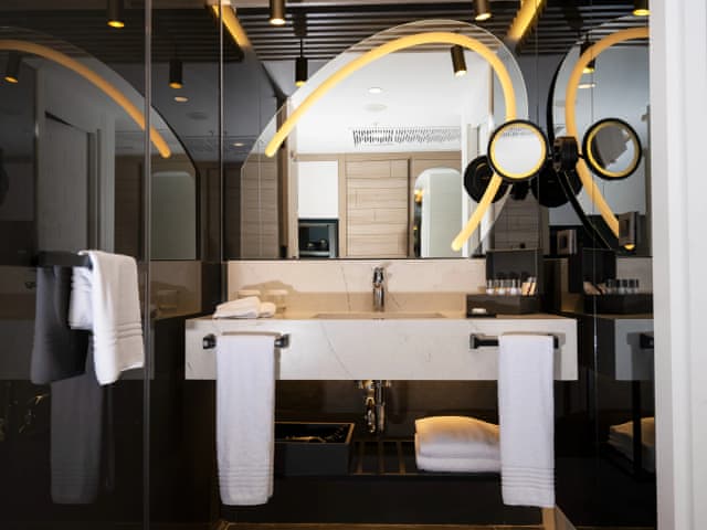 Delüks Oda Yan Deniz Manzaralı & Havuz Manzaralı