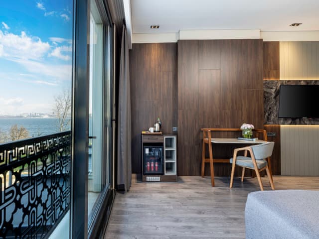 Deluxe Double Or Twin Room Lake View