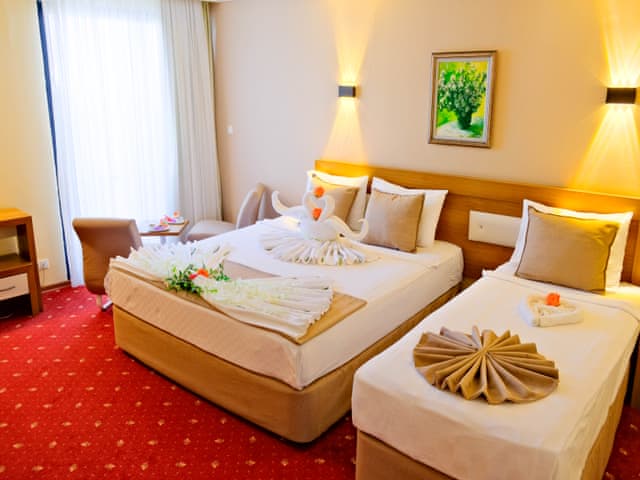 Havuz Manzaralı Oda