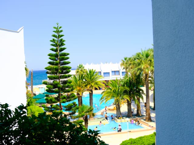 Havuz Manzaralı Oda