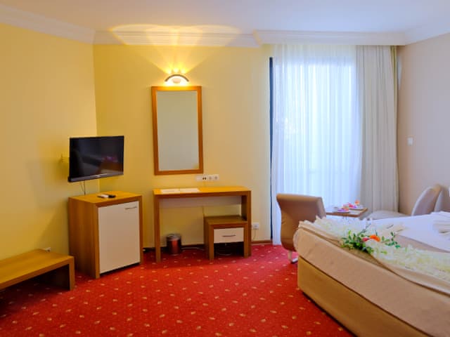 Havuz Manzaralı Oda