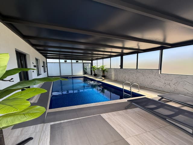 Premium Pool Suite