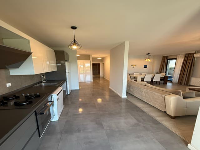 Premium Pool Suite