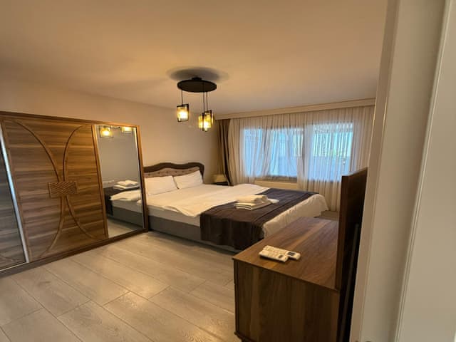 Premium Pool Suite