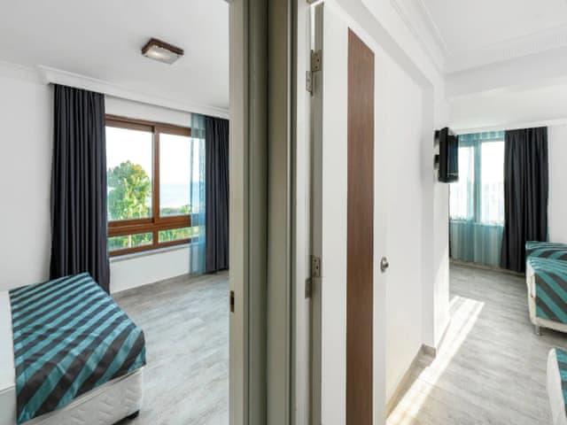 Geniş Aile Odası, Deniz Manzaralı