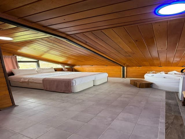 Terrace Small Room (Jacuzzi)