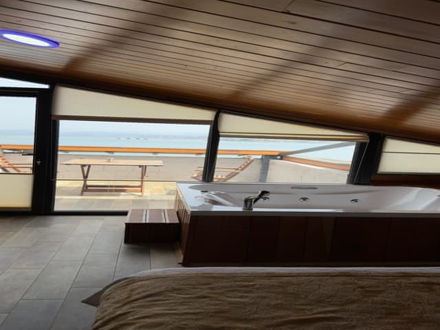 Panoramic Room