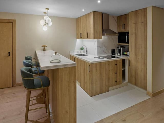 Suite, 4 Bedrooms
