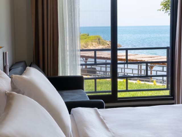 Deluxe Queen Room Sea View