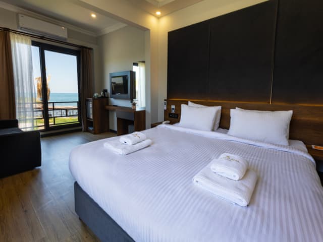 Deluxe Queen Room Sea View