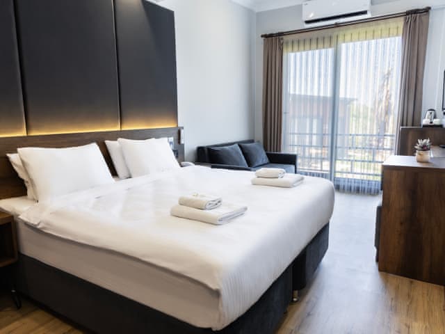 Deluxe Queen Room Sea View