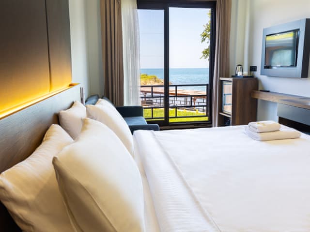 Deluxe Queen Room Sea View