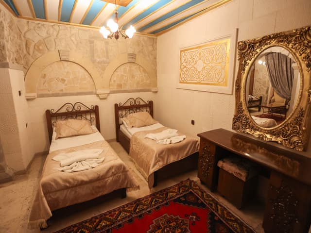 Taş Aile Odası (Avlu kat)