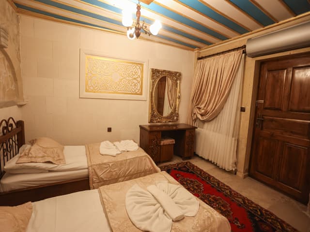 Taş Aile Odası (Avlu kat)