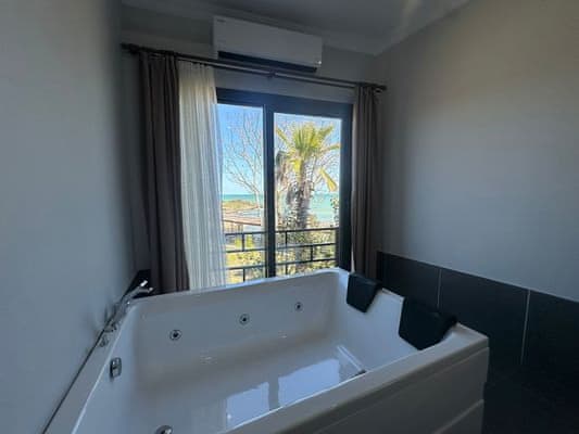 Deluxe With Jakuzzi